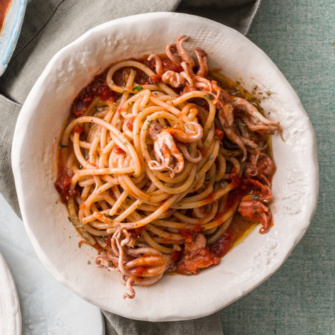 Spaghetti con sugo piccante di moscardini
