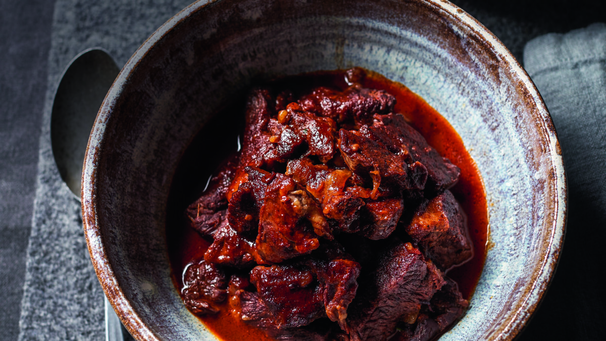 Gulasch con cipolla rossa e cavolo cappuccio fermentato