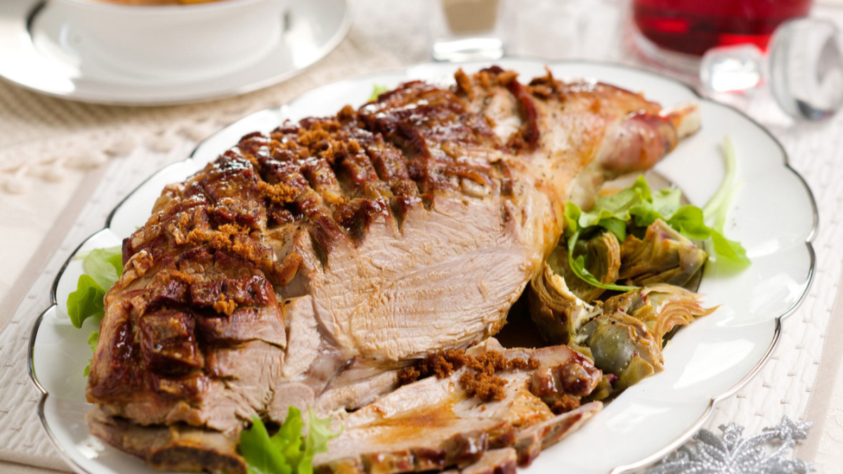 Cosciotto di agnello al forno con i carciofi