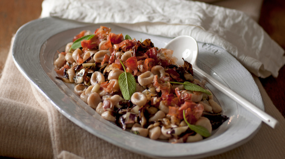 Gnocchi di ricotta alla cannella con radicchio e speck