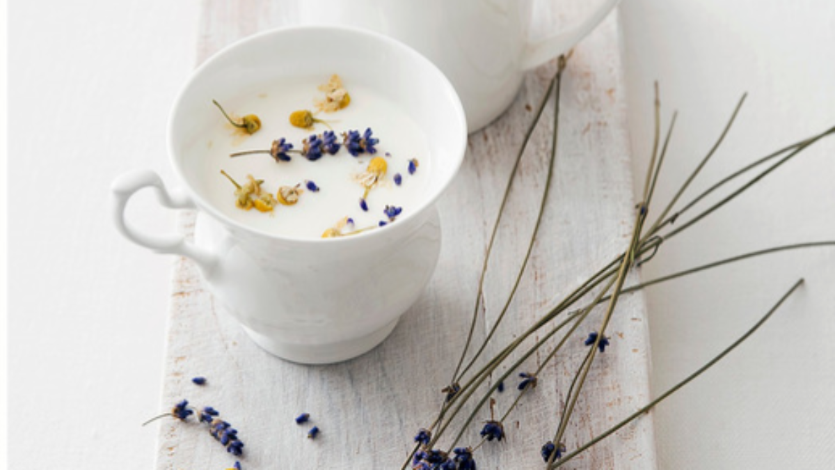 Latte alla camomilla e lavanda