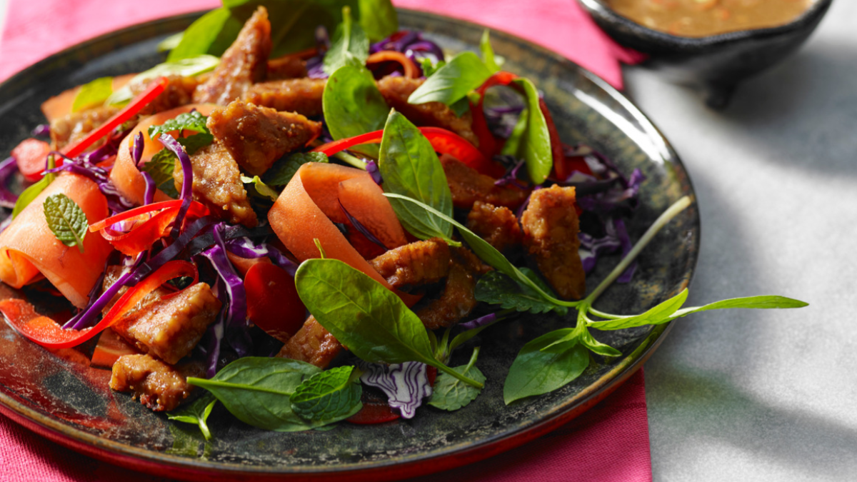 Insalata multicolore con tempeh marinato Sale&Pepe