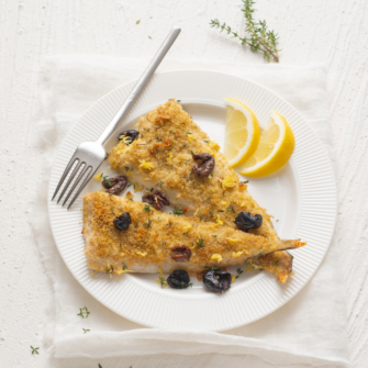Nasello gratinato con capperi e olive