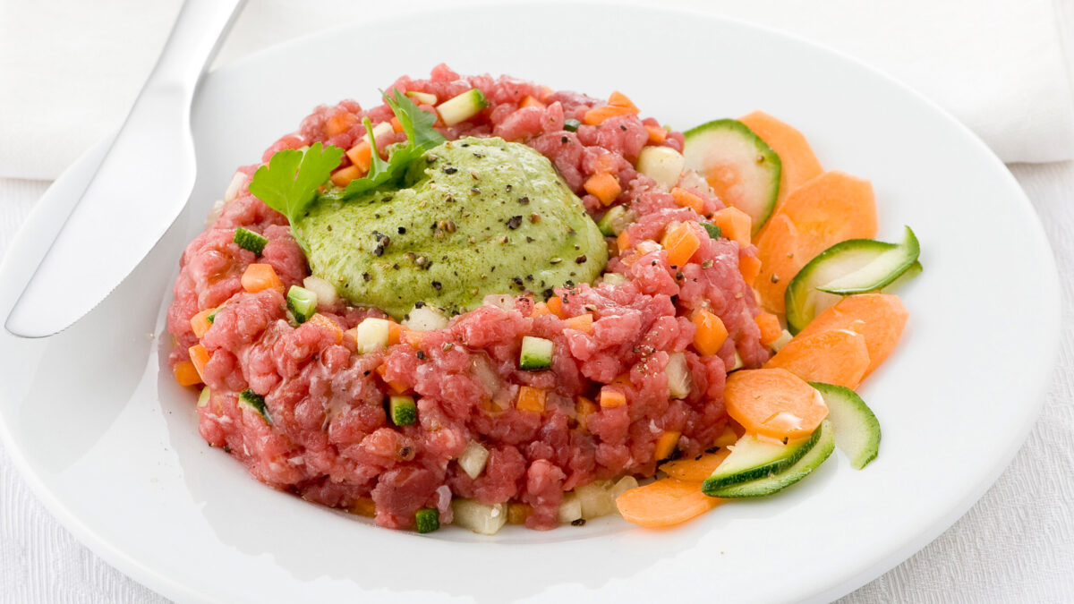 Tartare con salsa al tonno
