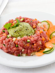 Tartare con salsa al tonno