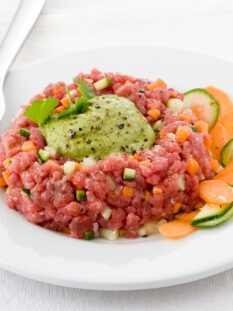 Tartare con salsa al tonno