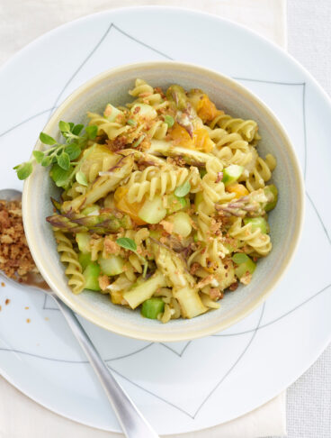 Fusilli di piselli con ragÃ¹ di asparagi e pomodorini gialli