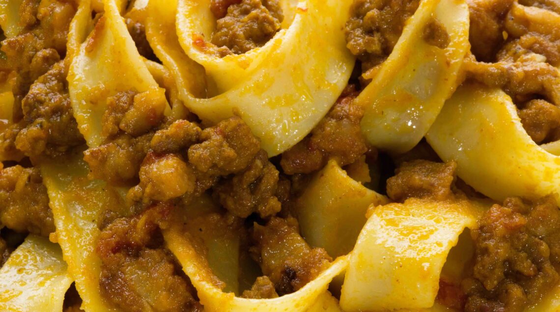 pappardelle con ragù alla bolognese