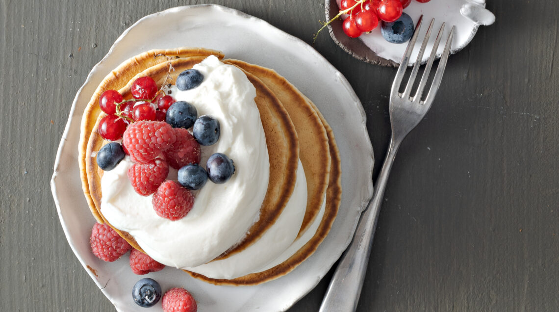 Pancake conPancake con frutti di bosco e yogurt frutti di bosco e yogurt