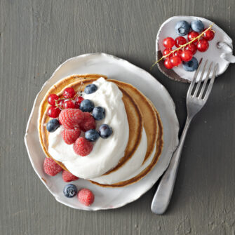 Pancake conPancake con frutti di bosco e yogurt frutti di bosco e yogurt