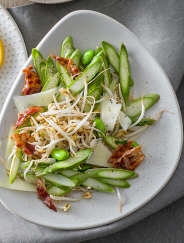 Insalata di fave, asparagi e germogli di soia