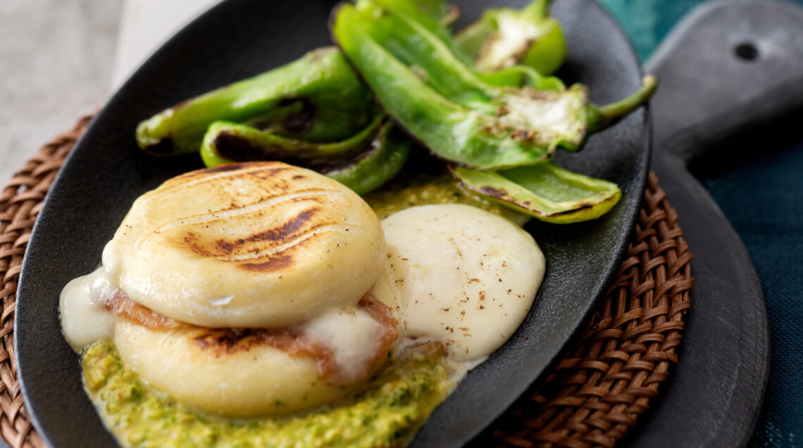 Tomini alla piastra al pesto trapanese con friggitelliTomini alla piastra al pesto trapanese con friggitelli