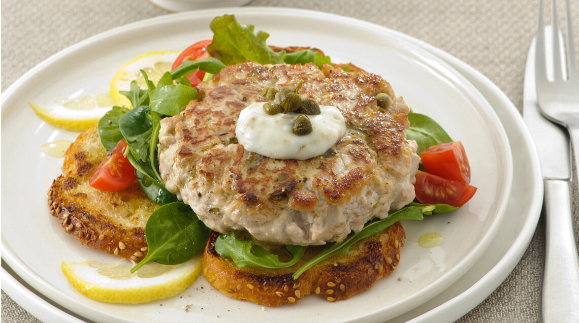 Hamburger di tonno con salsa ai capperi