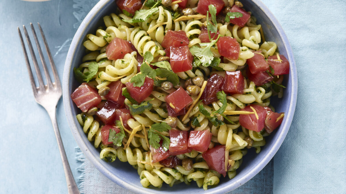 Pasta al ragù crudo con zenzero e prezzemolo