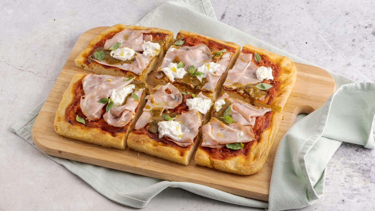 Pizza con ricotta, pistacchio e mortadella
