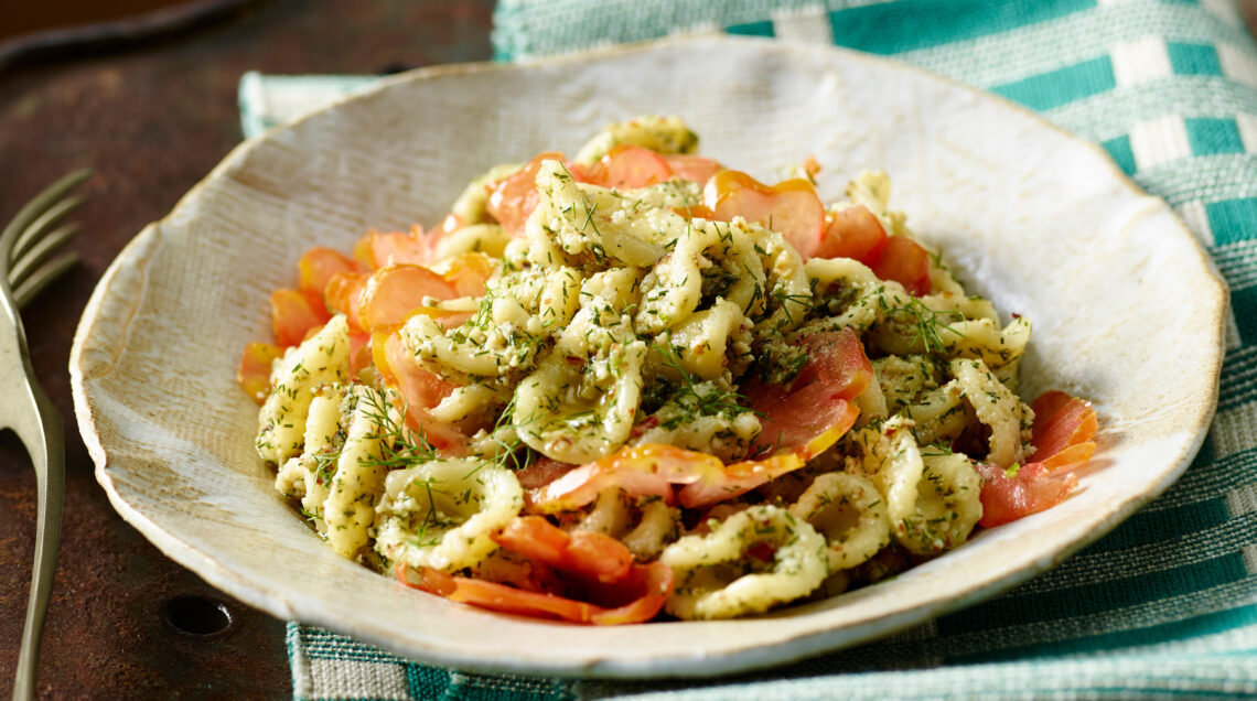 Orecchiette fredde con pesto e mandorle