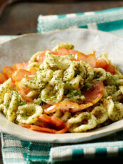 Orecchiette fredde con pesto e mandorle