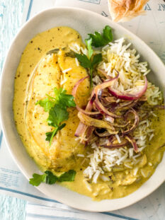 Tranci di merluzzo con cipolle al curry
