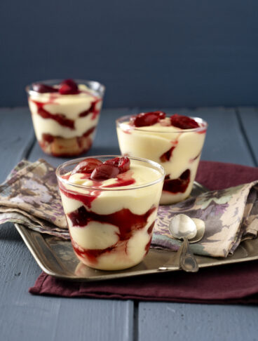 Tiramisù di prugne selvatiche alle madeleine
