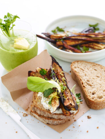 Panini alle melanzane con yogurt al limone confit