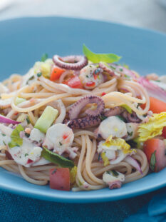 Spaghetti con il polpo al sapore di panzanella