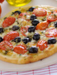 Pizza con olive e capperi