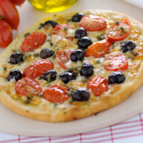 Pizza con olive e capperi