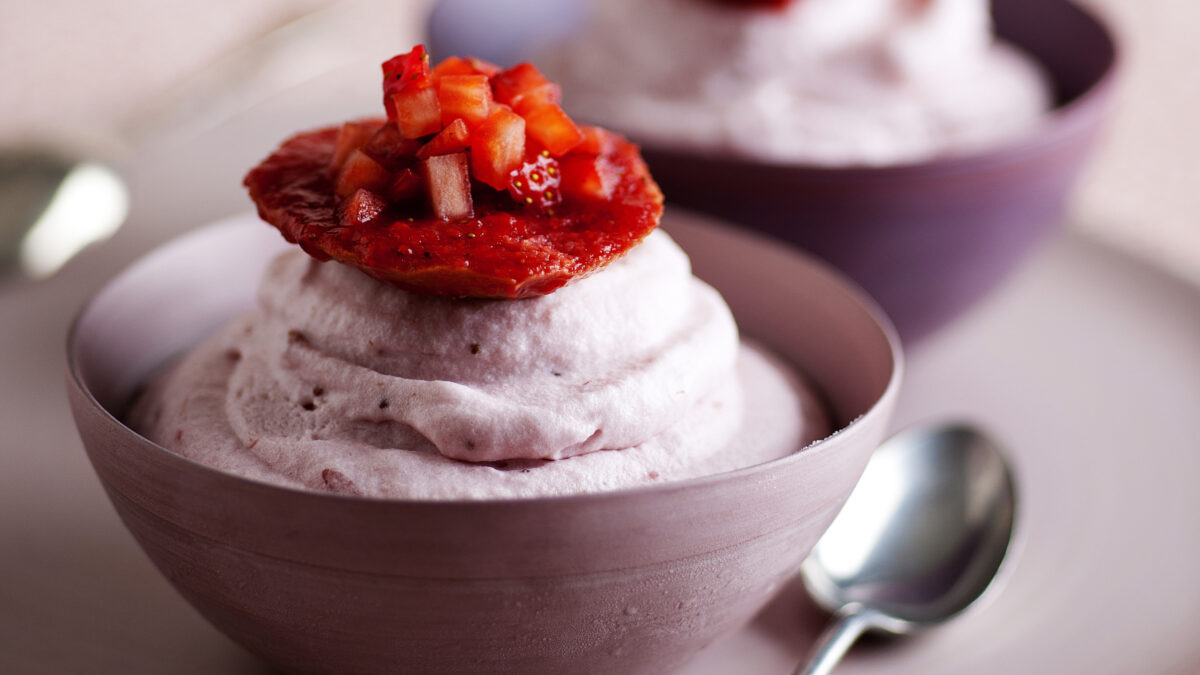 Mousse ghiacciata con toast di pane briosciato