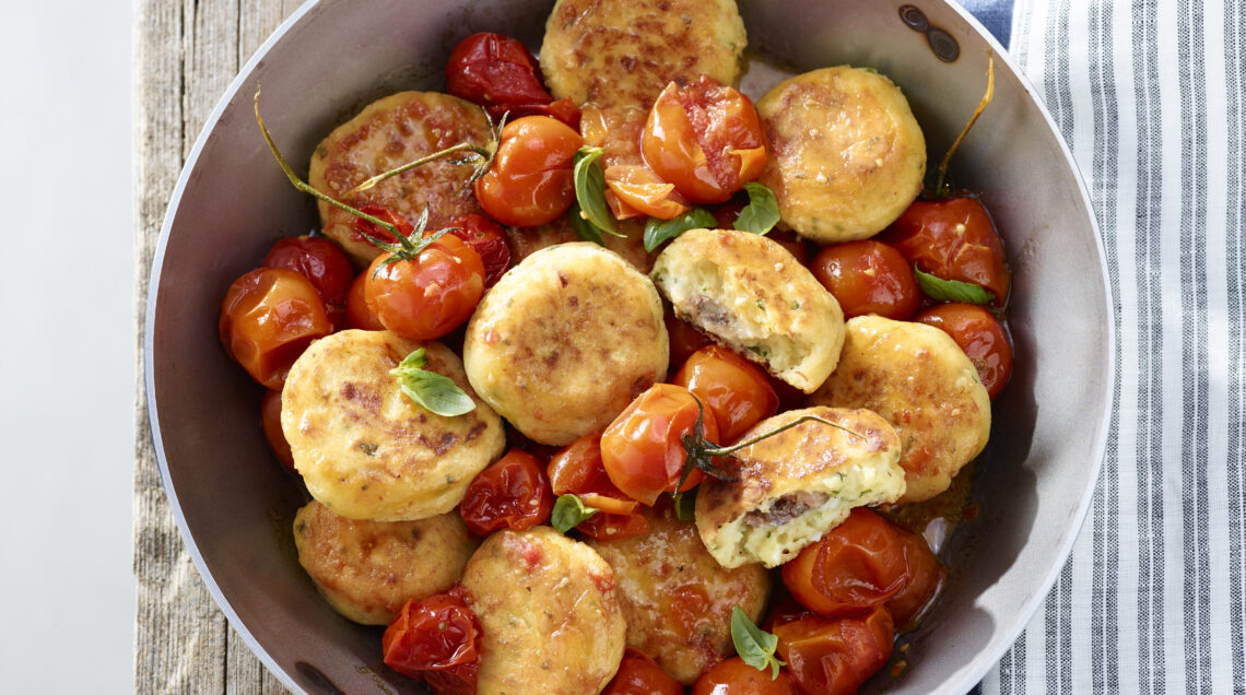 Polpette di ricotta in salsa piccante e pomodorini
