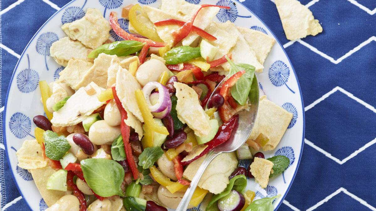 Insalate: fattoush di fagioli bianchi e rossi
