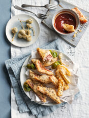 Filetti di triglia, cucunci e peperoni in tempura con ketchup casalingo