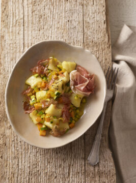 Gnocchi con ortaggi, zafferano e culatello