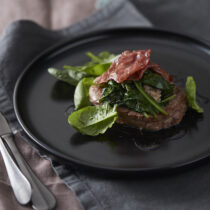 Filetto in crosta con spinaci e paté