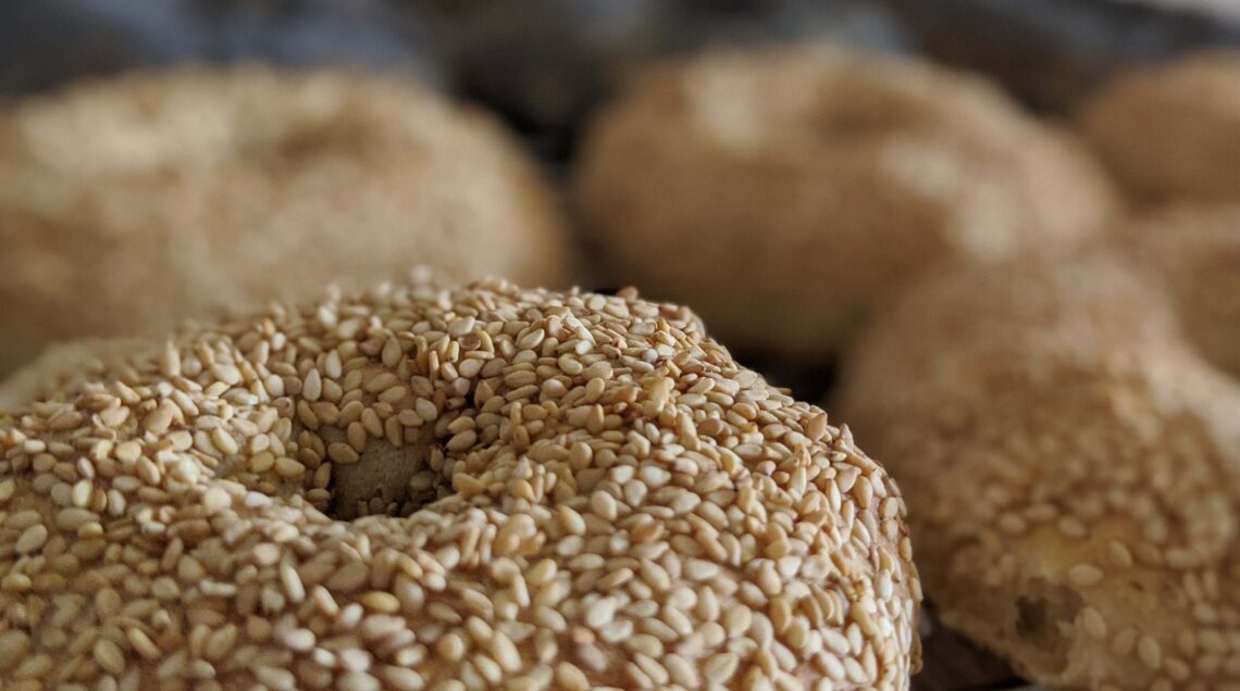 Bagel_with_sesame_PH_Shisma