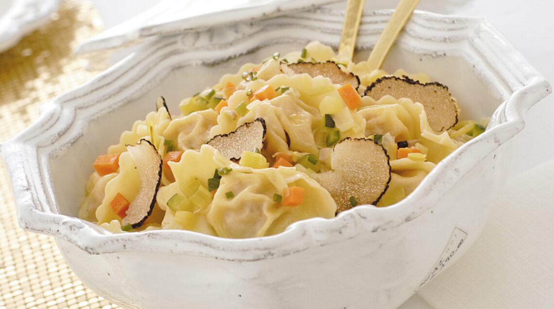 Tortelloni con ragÃ¹ di verdura e tartufo nero