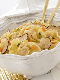 Tortelloni con ragÃ¹ di verdura e tartufo nero