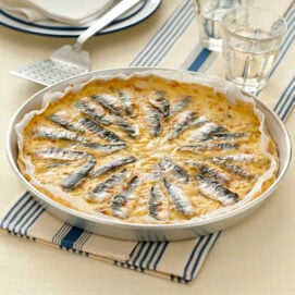 Farinata con cipolle e acciughe
