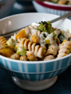 Pasta con zucca e broccoletti con crema di Tahina