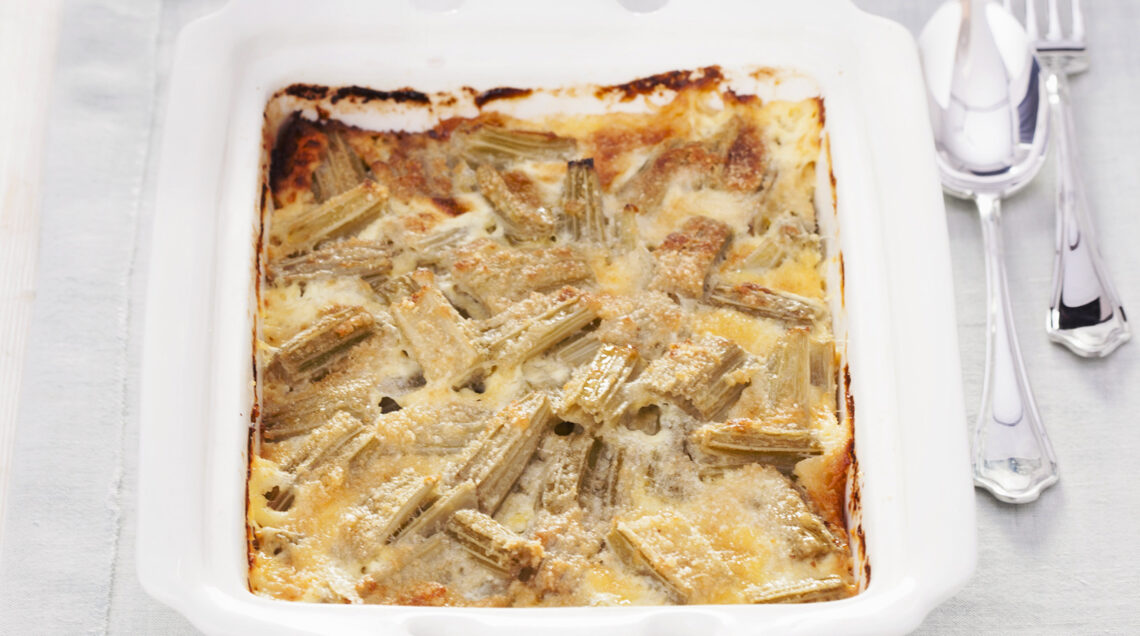 Il pregiato cardo gobbo di Nizza Monferrato (Asti) si mangia anche crudo, come accompagnamento della tipica "bagna cauda".