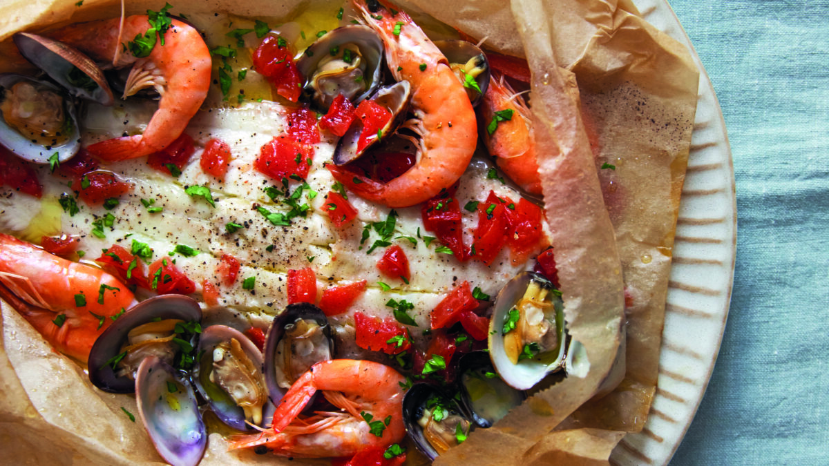 Misto di pesce ricco al cartoccio