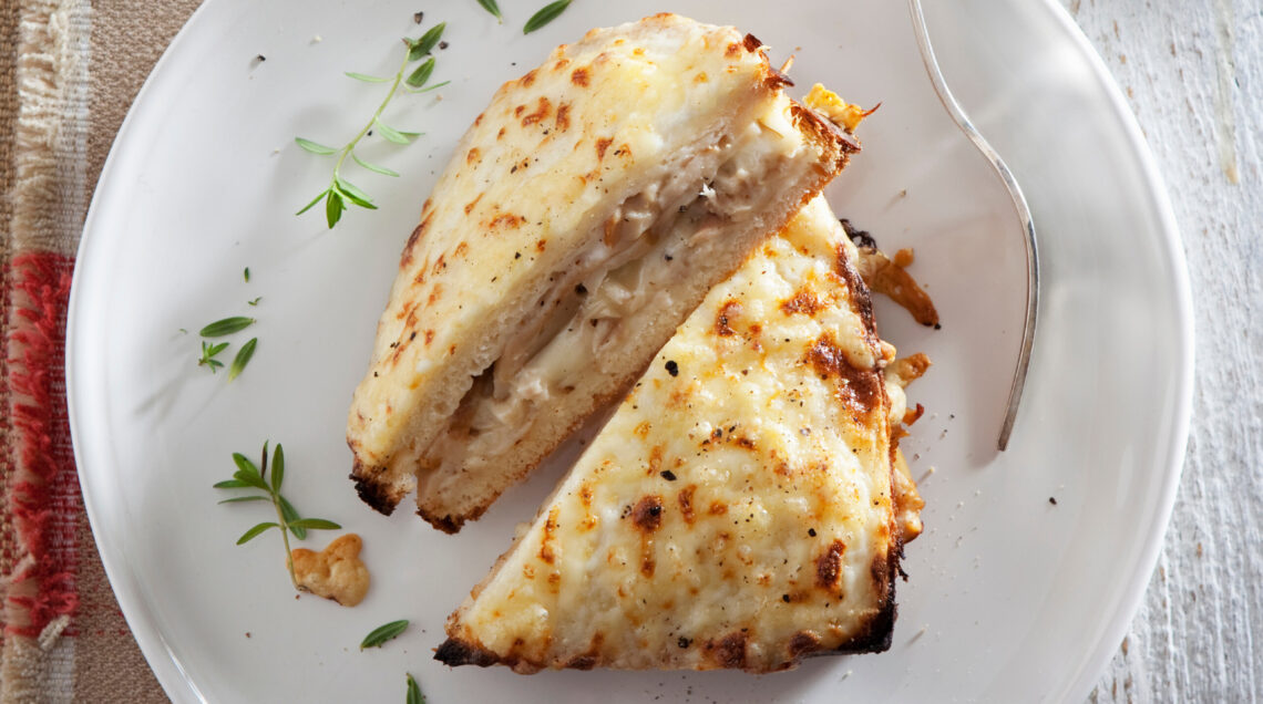 Toast con pollo e porcini