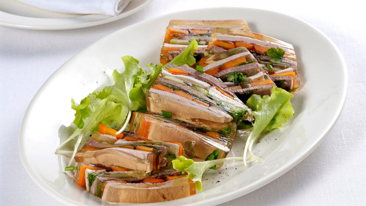 L’aspic di carni miste e verdure