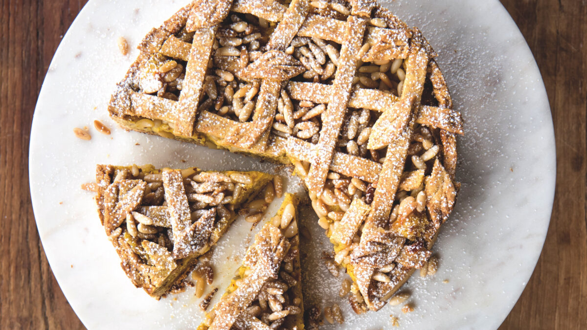 Crostata alla crema con pinoli