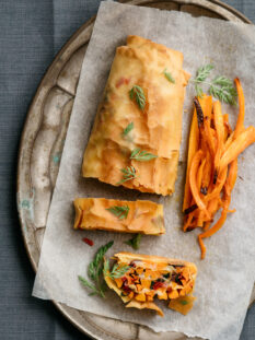 Strudel di carote con Provolone, cavolo nero e noci