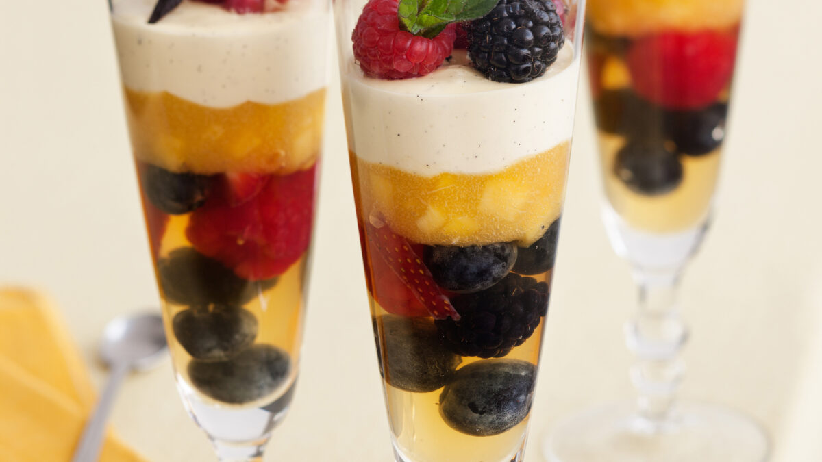 L’aspic di frutti di bosco alla pesca