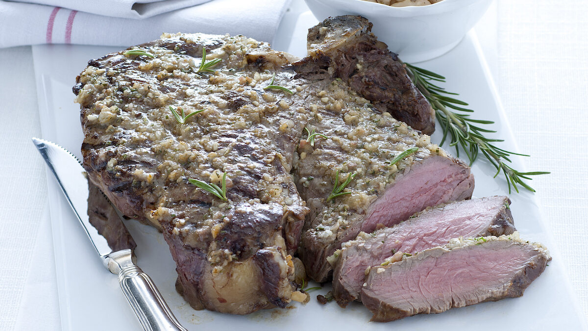 Costata con pesto di lardo e rosmarino