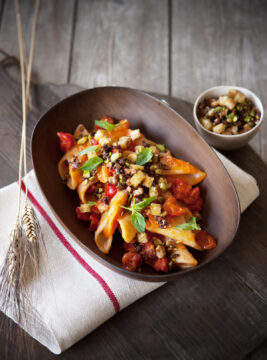 Pasta senatore Cappelli con croccante di pane e e frutta secca