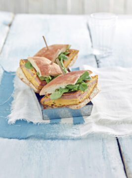 Frittata nei sandwich con la mortadella