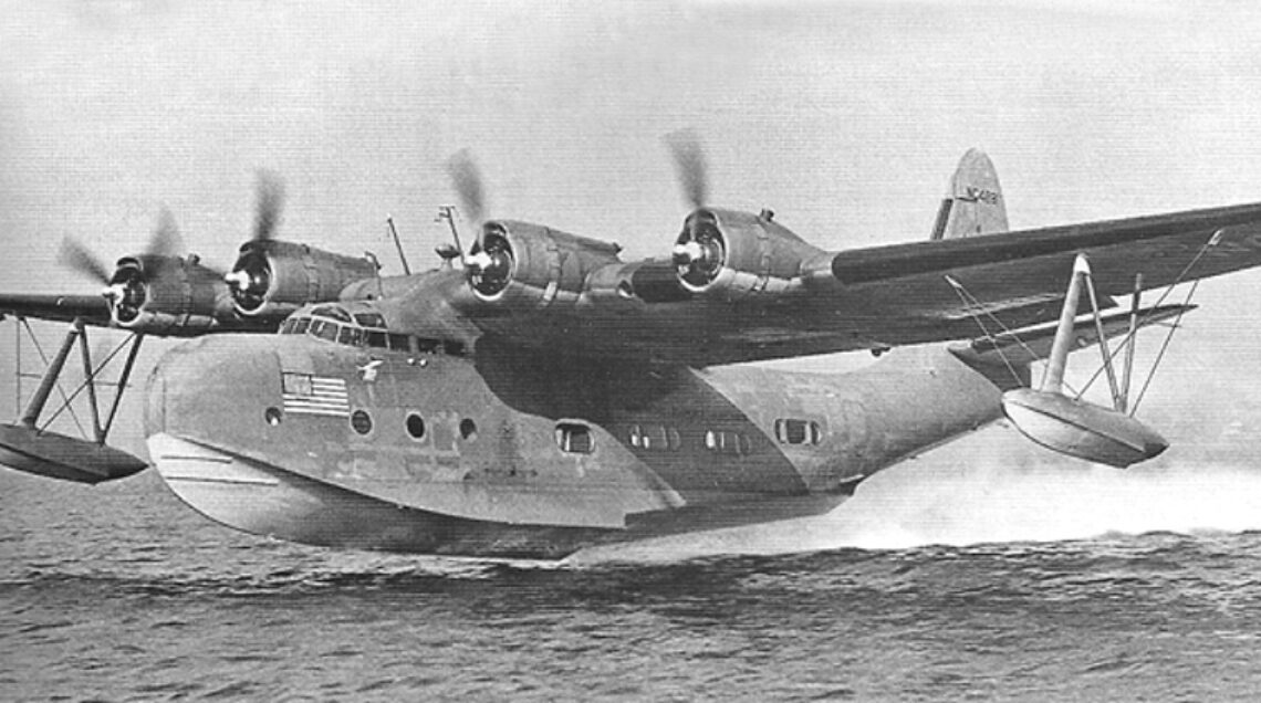 Sikorsky_VS-44_Excambian_kaing_off_during_Wold_War_II