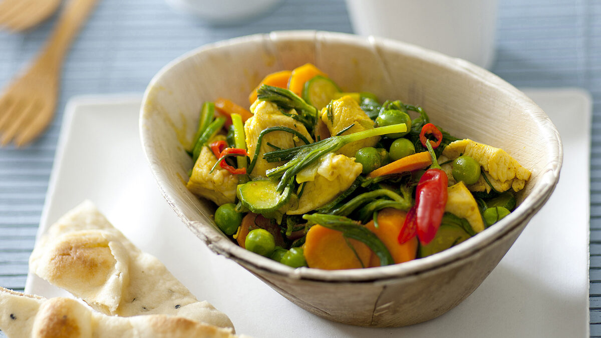 Ratatouille con pollo al cocco e curry